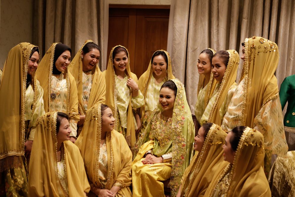 10 Cara Cantik Mendandani Bridesmaid di Pernikahan Tradisional Gambar 18