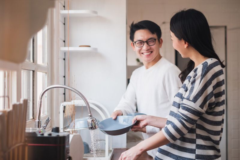 6-alasan-mengapa-suami-harus-terlibat-dalam-pekerjaan-rumah tangga-1