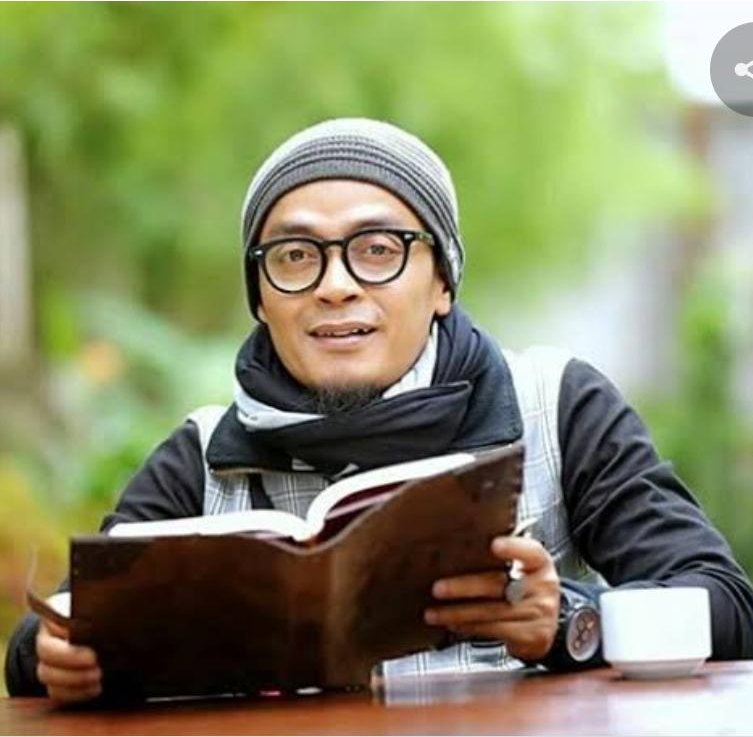 ustad evie